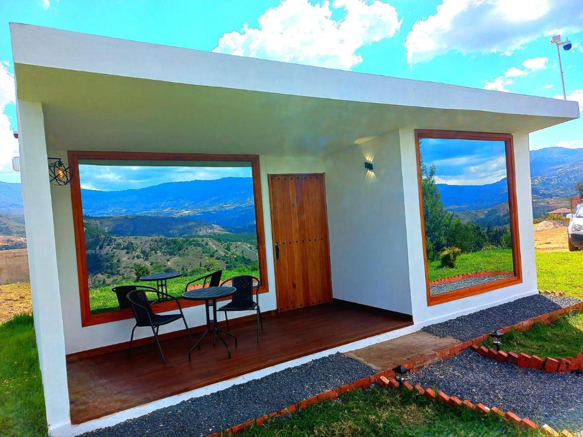 Bajo Estrellas Deluxe * Raquira